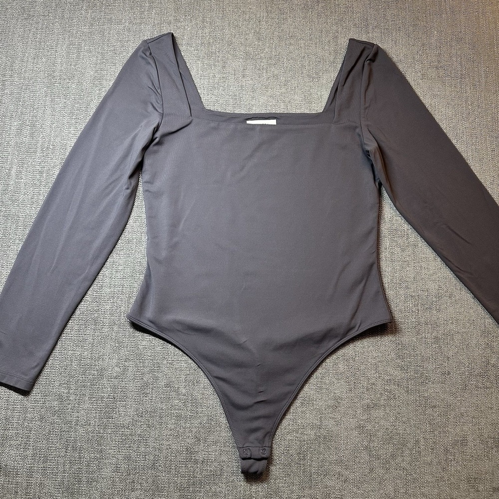 Aritzia Babaton Contour Bodysuit Gray Square Neck Long‎ Sleeve Womens XL